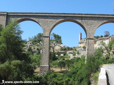 Photo de la Candela et du pont viaduc de Minerve
