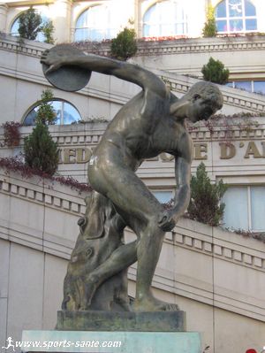 Photo de la statue du Discobole à Montpellier