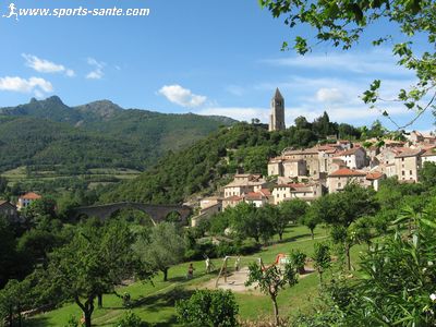 Photo du village d'Olargues dans l'Hérault