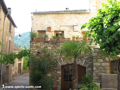 Photo des maisons anciennes à Olargues dans l'Hérault