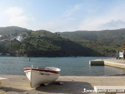 Photo de barque catalane à Port-Bou en Costa Brava