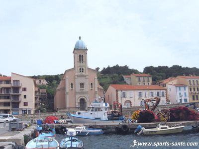 Photo de l'église et des quais de Port-Vendres