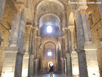 Photo des piliers et des colonnes de Sant Pere de Rodes