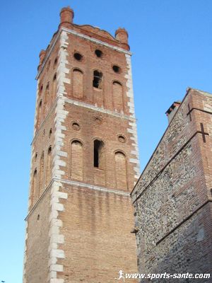 Photo du clocher de l'église Saint-André à Rivsaltes