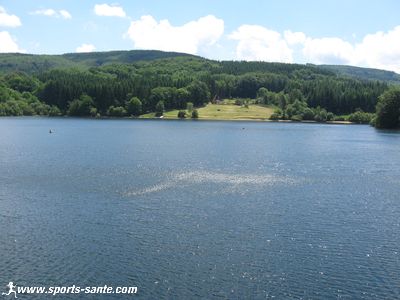 Photo du lac au barrage de La Raviège