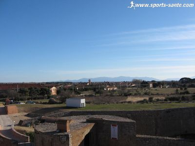 Photo des courtines du Châteaux de Salses