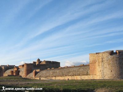 Photo de la forteresse enterrée de Salses