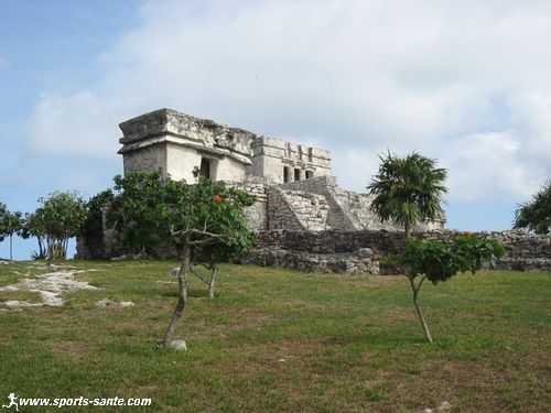 Photo du castillo et du temple du dieu descendant