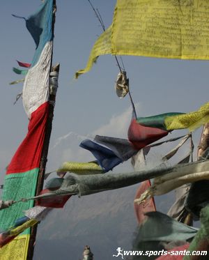 Photo de drapeaux à prières au Népal