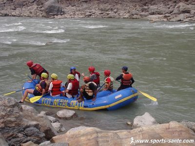 Image de raft sur la Trisuli au Népal