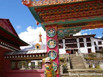 Photo de l'entrée du monastère de tengboche