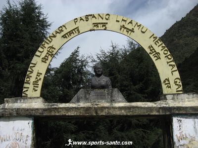 Photo de la porte de l'Everest à Lukla