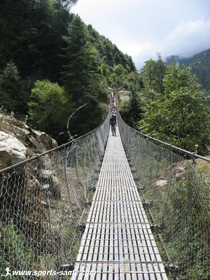 Image de pont suspendu au Népal