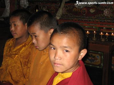 Photo d'enfant moine bouddiste