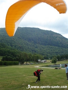 Photo de gonflage de voile de parapente