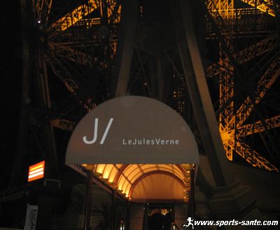 Restaurant gastronomique Le Jules Verne au deuxième étage de la Tour Eiffel à Paris