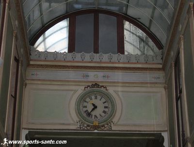 Photo de l'horloge du passage Bourg l'Abbé