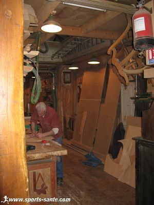 Photo du menuisier du passage du Bourg l'Abbé