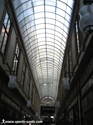 Photo de la verrière du passage Bourg l'Abbé