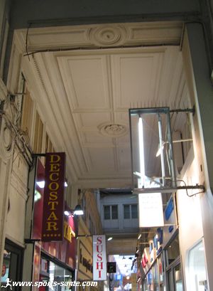 Photo des moulures d'origine du passage Ponceau