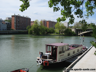 Péniche à joinville le pont