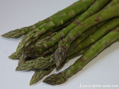 Photo d'asperges vertes