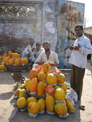 Photo de papaye sur un marché indien