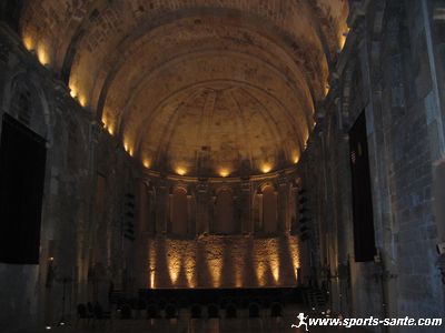 Photo de la plus grande église romane du Languedoc