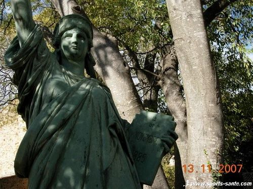 photo de la statue de la liberté à Lugné