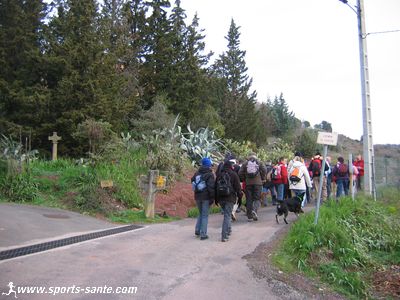 Image de randonneurs dans l'Hérault