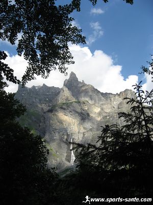 Photo du Tenneverge et cascade de la méridienne
