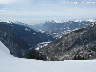 Vue sur la vallée du Giffre depuis Sixt