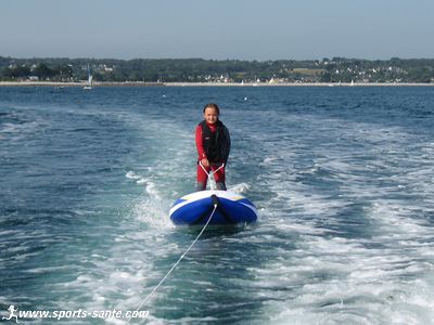 Image de ski nautique enfant