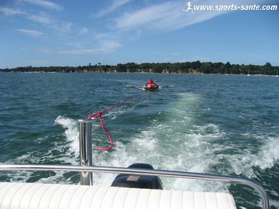 Photo de bateau gonflable tracté