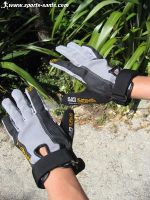 Photo de gants de sport nautique tracté