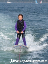 image de ski nautique pour enfant