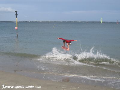 Photo de saut en skimboard