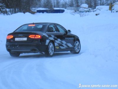 Photo de virage de circuit automobile