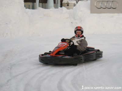 Photo sur circuit de karting sur neige