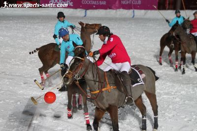 Photo de match de polo sur neige