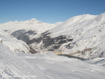 Photo du lac du Chevril et le barrage de Tignes