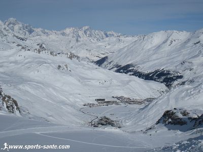 Photo de Tignes devant le Mont Blanc