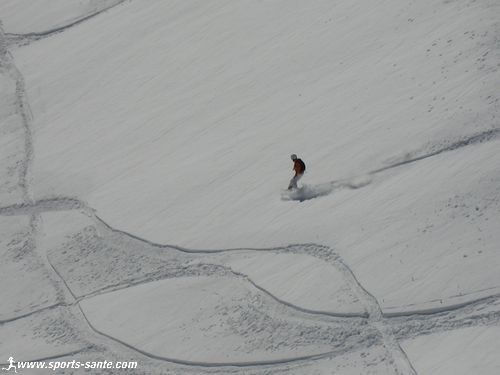 Photo de hors piste en snow-board