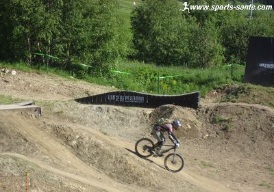 Image de saut en Vtt