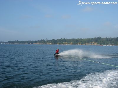 Wakeboarding : Photo de position assise en wake